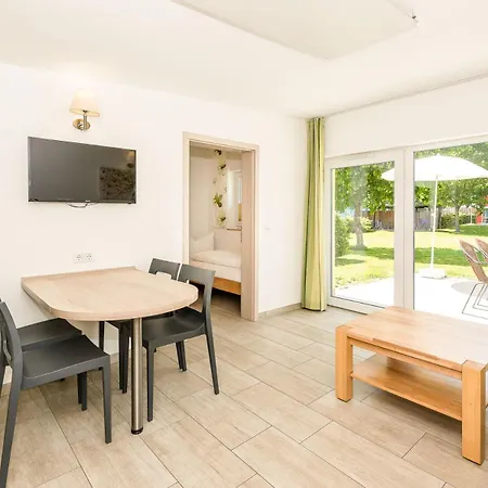 Bungis - 28 Ferienhaeuser Am Grimnitzsee G1 *